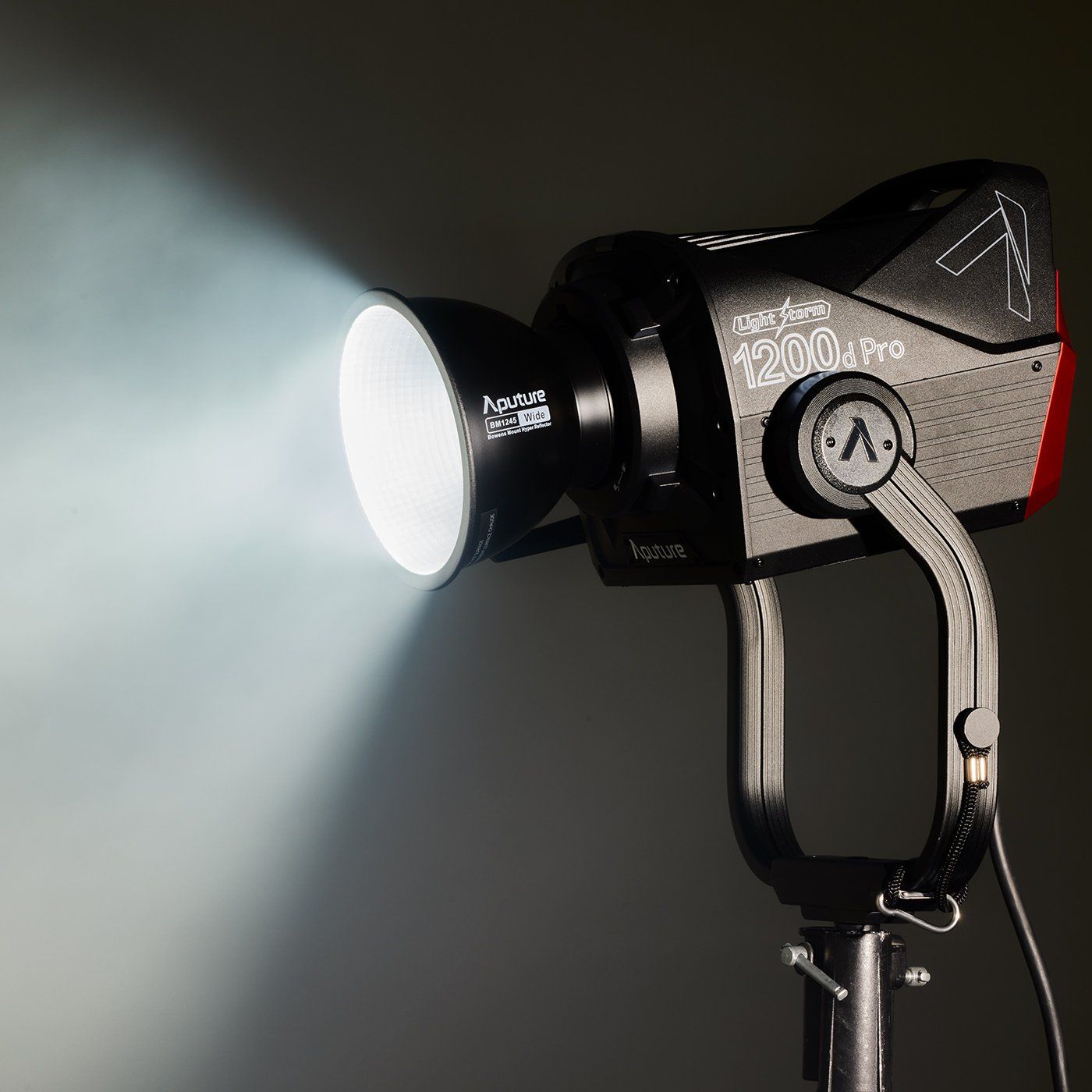 Aputure LS 1200d Pro-Daylight LED